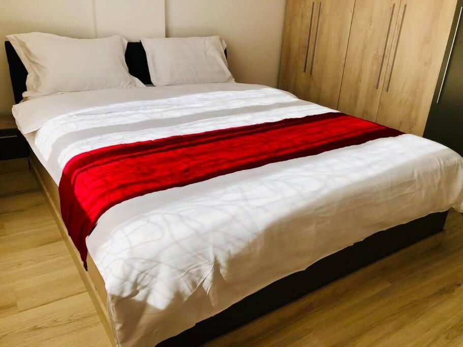 Joy City Victoriei 7g-9 *
